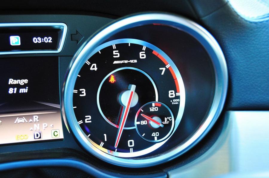  Mercedes-Benz ML63 AMG 2012 года  (фото 18 из 70)